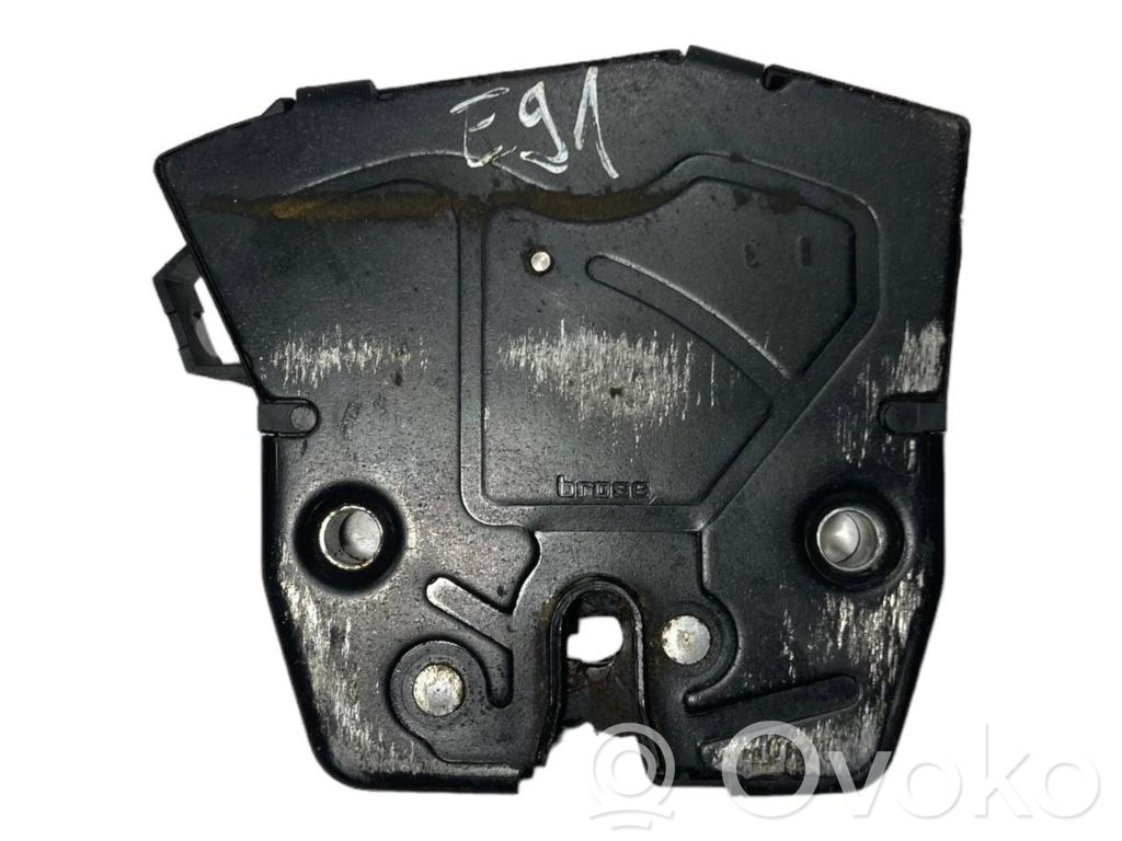 Aizmugurējā pārsega slēdzene