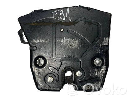 Aizmugurējā pārsega slēdzene