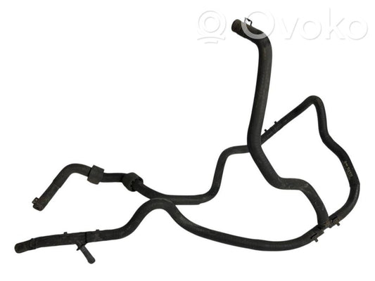 Caurulīte (-es) / šļūtene (-es)