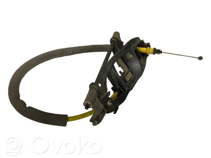 Priekšpusē turētājs / kronšteins ārējam atvēršanas rokturim