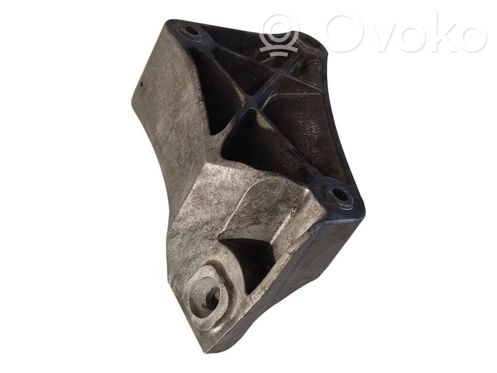 Dzinēja nostiprināšanas stiprinājums-kronšteins