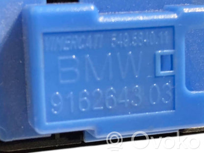 Aizmugures durvju atvēršanas slēdzis