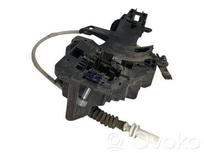 Priekšpusē turētājs / kronšteins ārējam atvēršanas rokturim