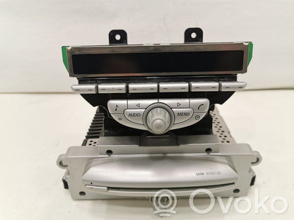 Radio / CD/DVD atskaņotājs / navigācija