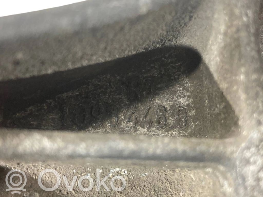 Transmission mounting bracket