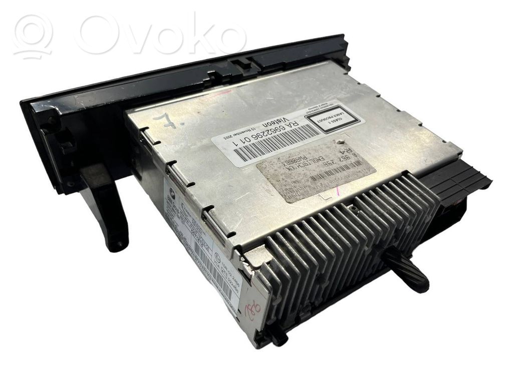 Radio / CD/DVD atskaņotājs / navigācija