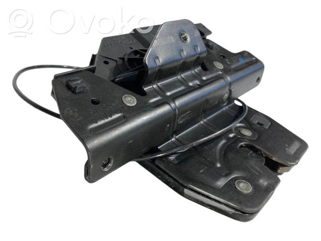 Aizmugurējā pārsega slēdzene