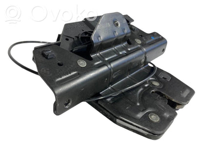 Aizmugurējā pārsega slēdzene