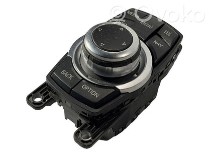Multimedia controller