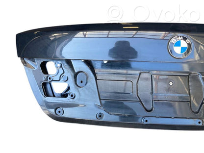 Задняя крышка (багажник)