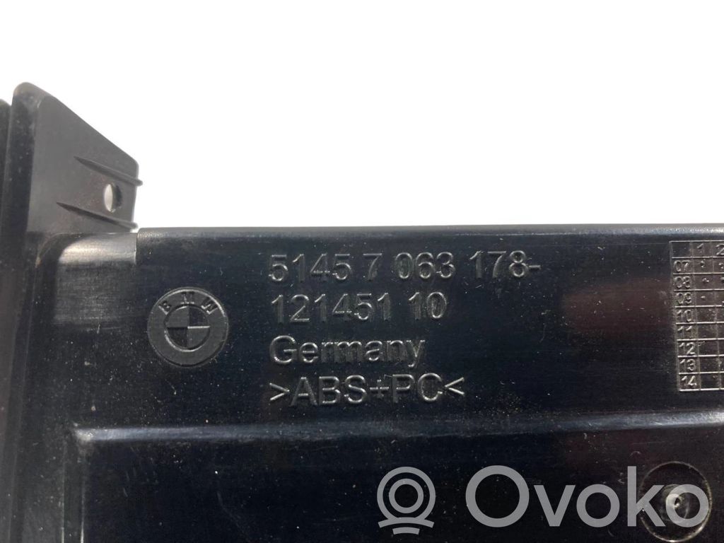 Glāžu turētājs (priekšā)