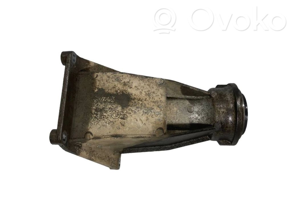 Кронштейн подшипника полуосевой муфты