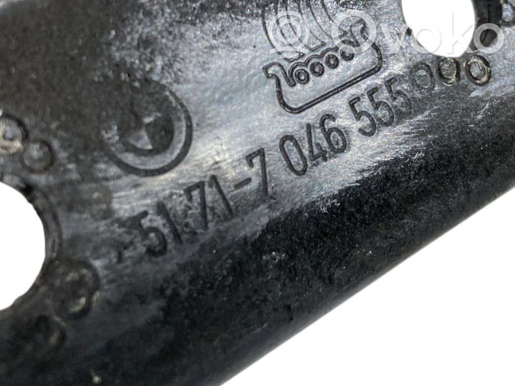 Cita veida dzinēja nodalījuma detaļa