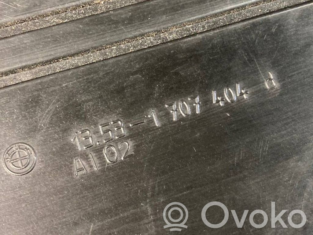 Dzinēja pārsegs (dekoratīva apdare)