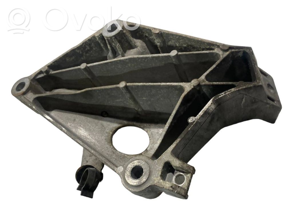 Dzinēja nostiprināšanas stiprinājums-kronšteins