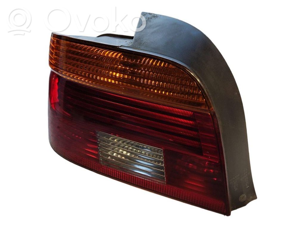 Aizmugurējais lukturis virsbūvē