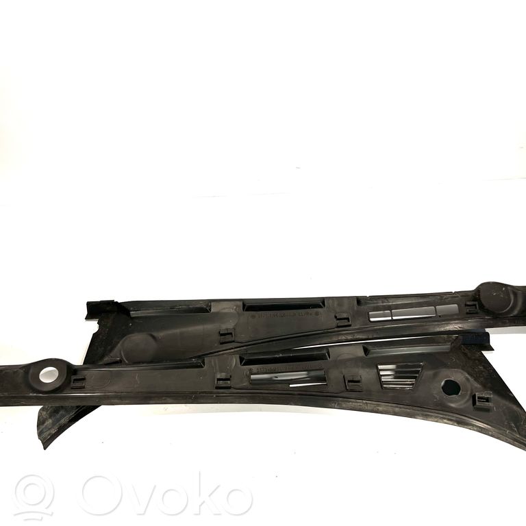 Vējstikla dekoratīvā apdare