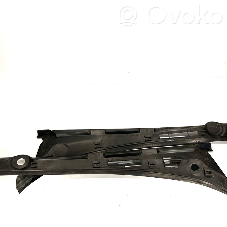 Vējstikla dekoratīvā apdare