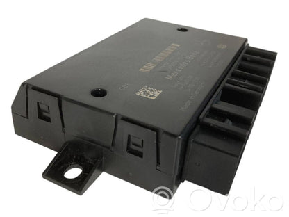 Piekabes āķa vadības bloks