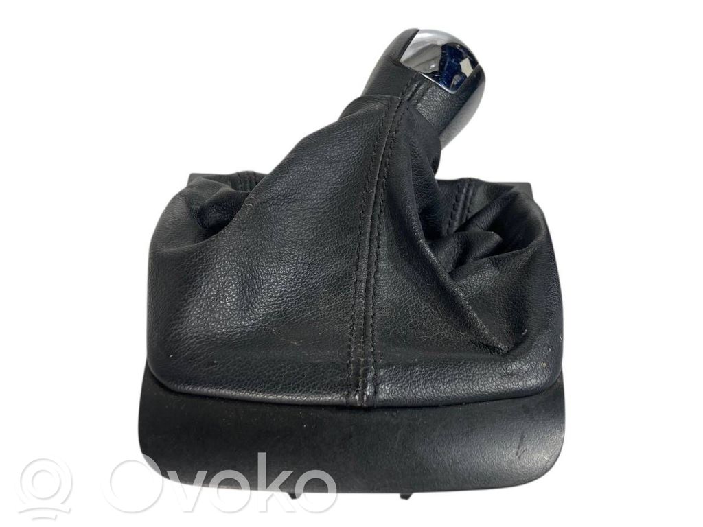 Ātrumu pārslēgšanas sviras dekoratīvā apdare (āda, uzgalis)