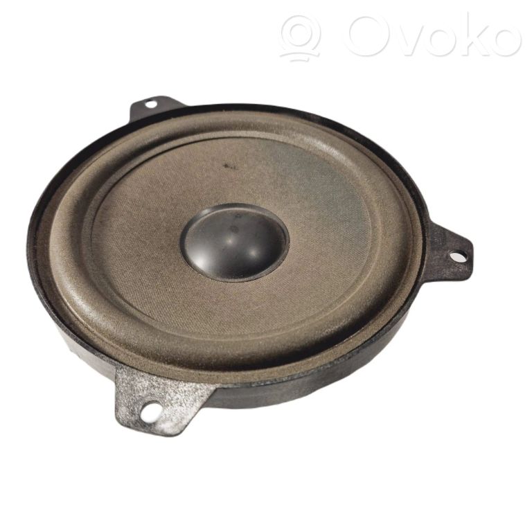 Speaker(s) in front door