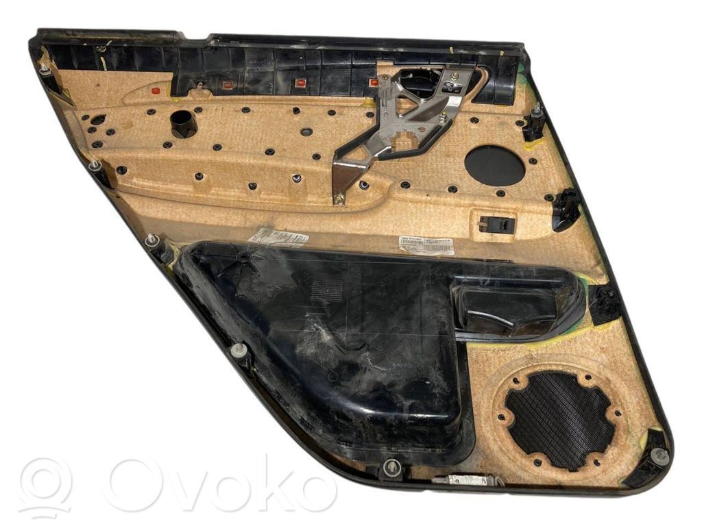 Apšuvums aizmugurējām durvīm