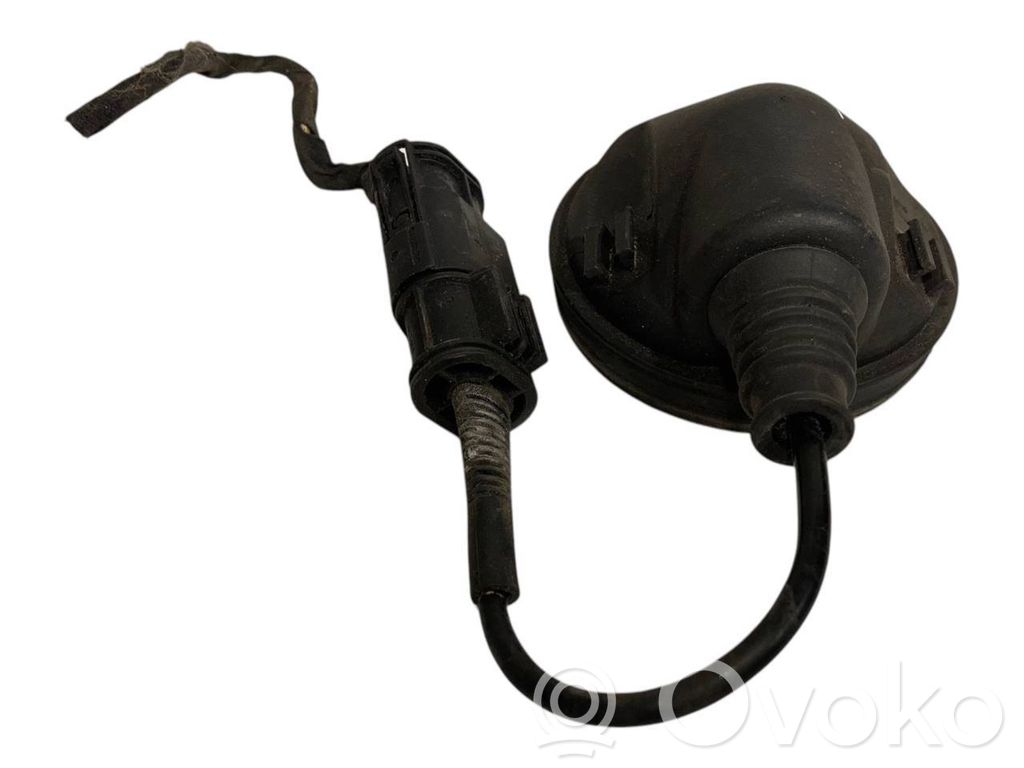Priekšpusē piekares augstuma sensors