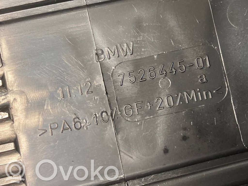 Dzinēja pārsegs (dekoratīva apdare)