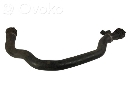 Caurulīte (-es) / šļūtene (-es)