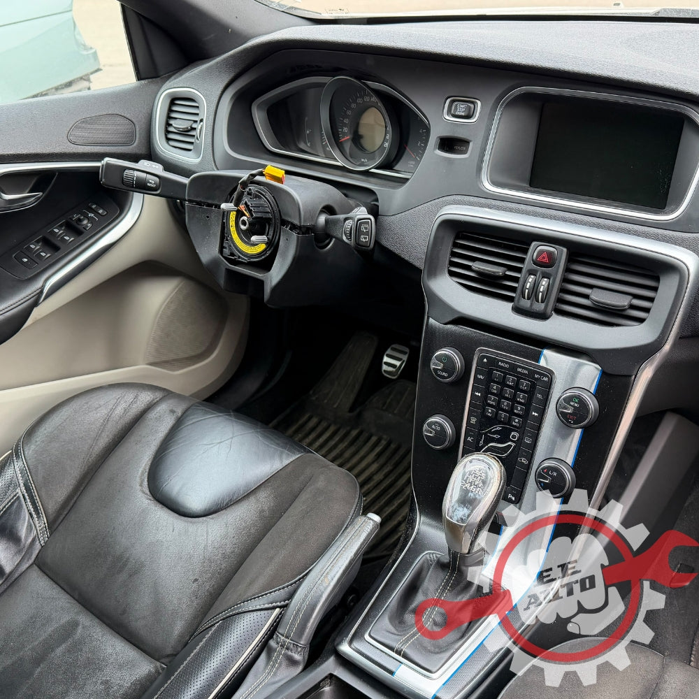 Volvo V40 R-Design 2012 – запчасти