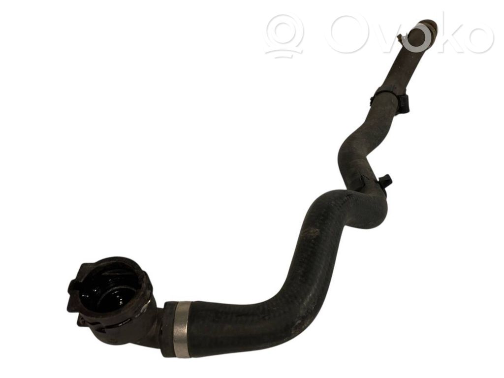 Caurulīte (-es) / šļūtene (-es)