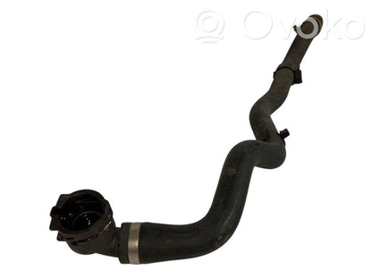 Caurulīte (-es) / šļūtene (-es)