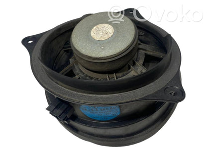 Speaker(s) in the rear door
