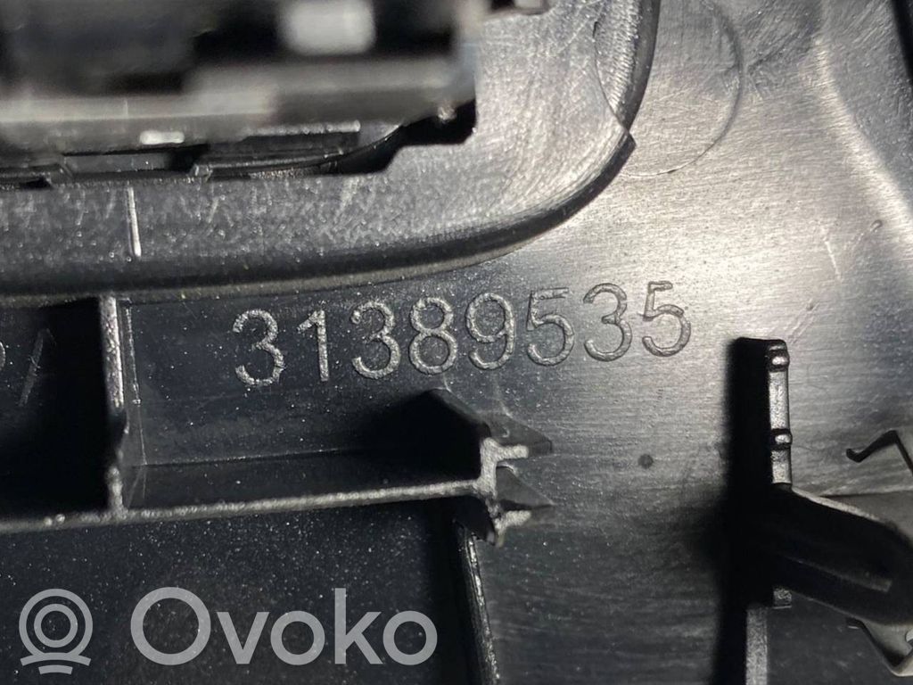 Instrumentu paneļa dekoratīvā apdare