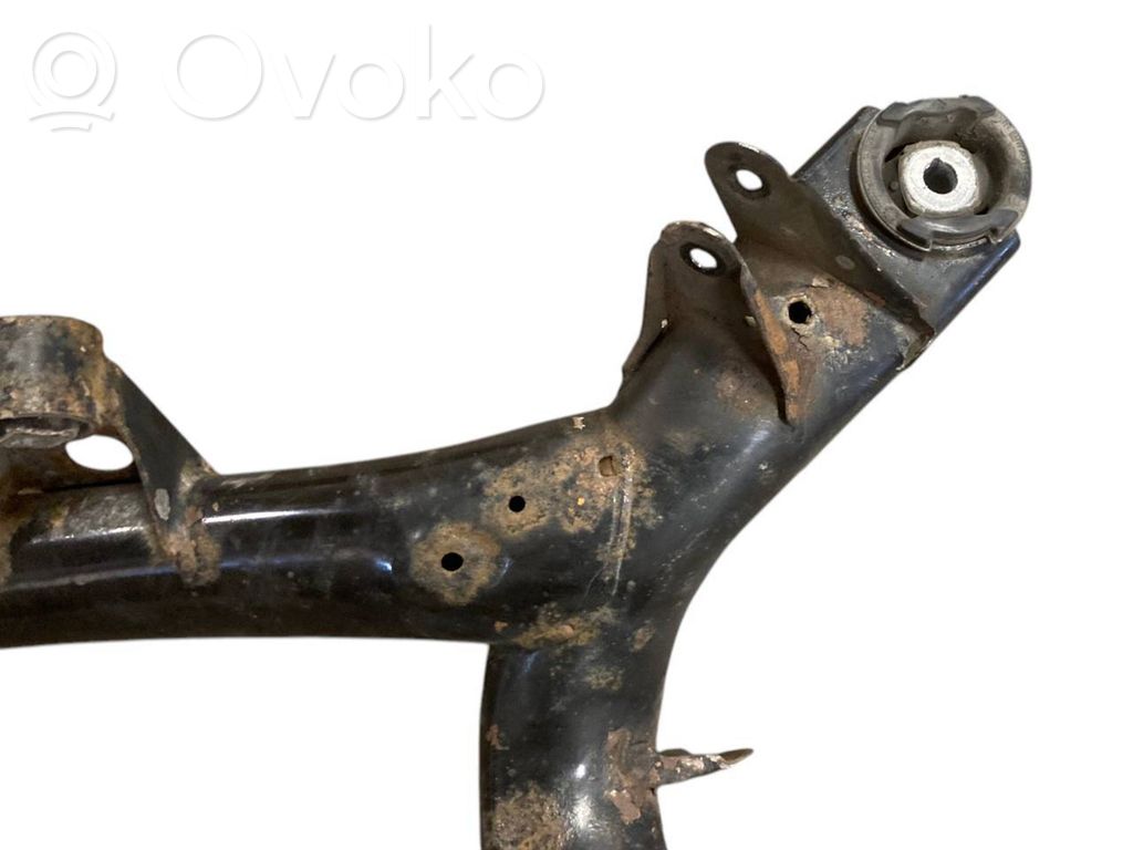 Pusrāmis aizmugurējais / priekšējais