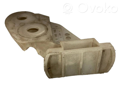 Priekšpusē bampera turētājs