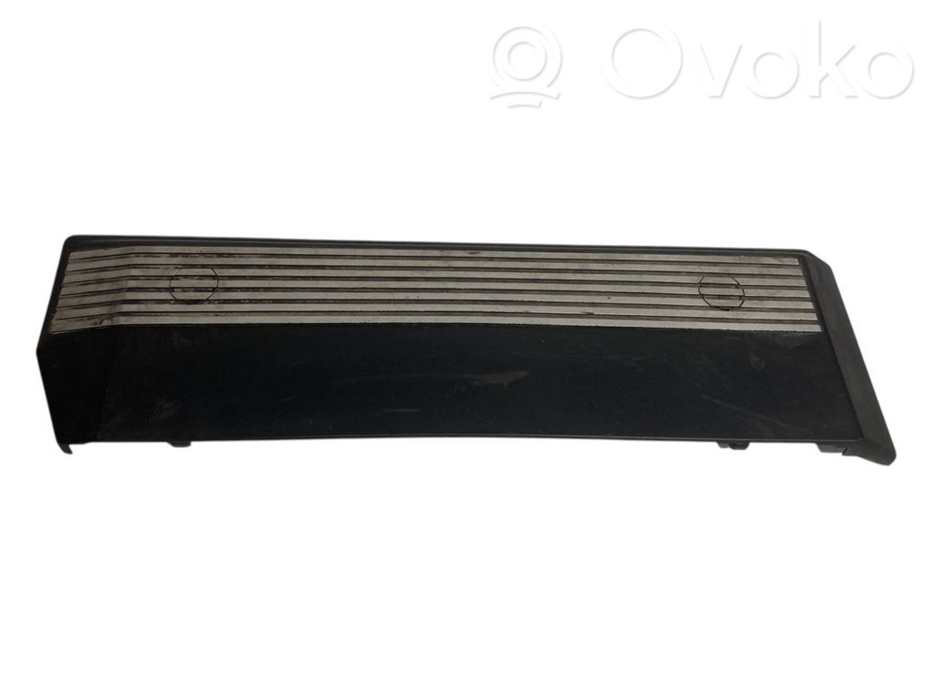 Engine cover (decorative trim)