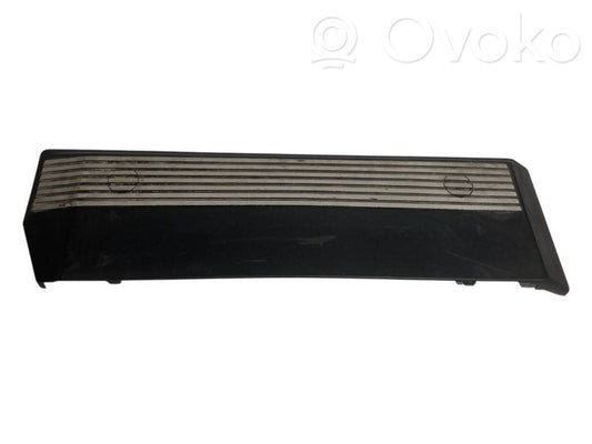 Engine cover (decorative trim)