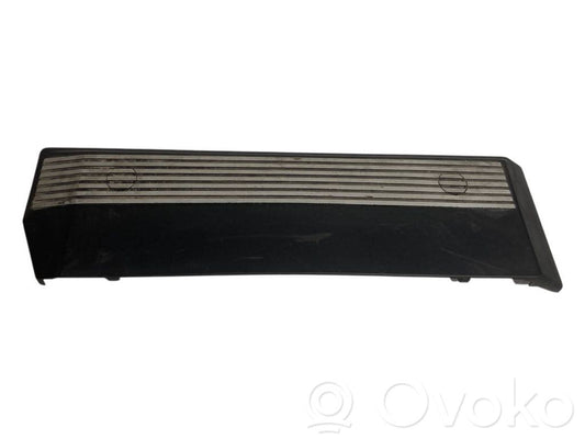 Engine cover (decorative trim)