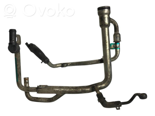 Caurulīte (-es) / šļūtene (-es)