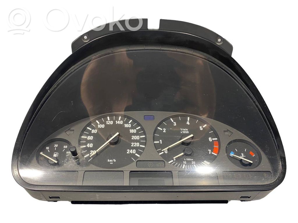 Speedometer (in the instrument panel)