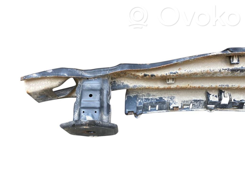 Aizmugurē bampera balka