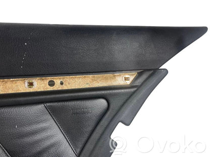 Apšuvums aizmugurējām durvīm