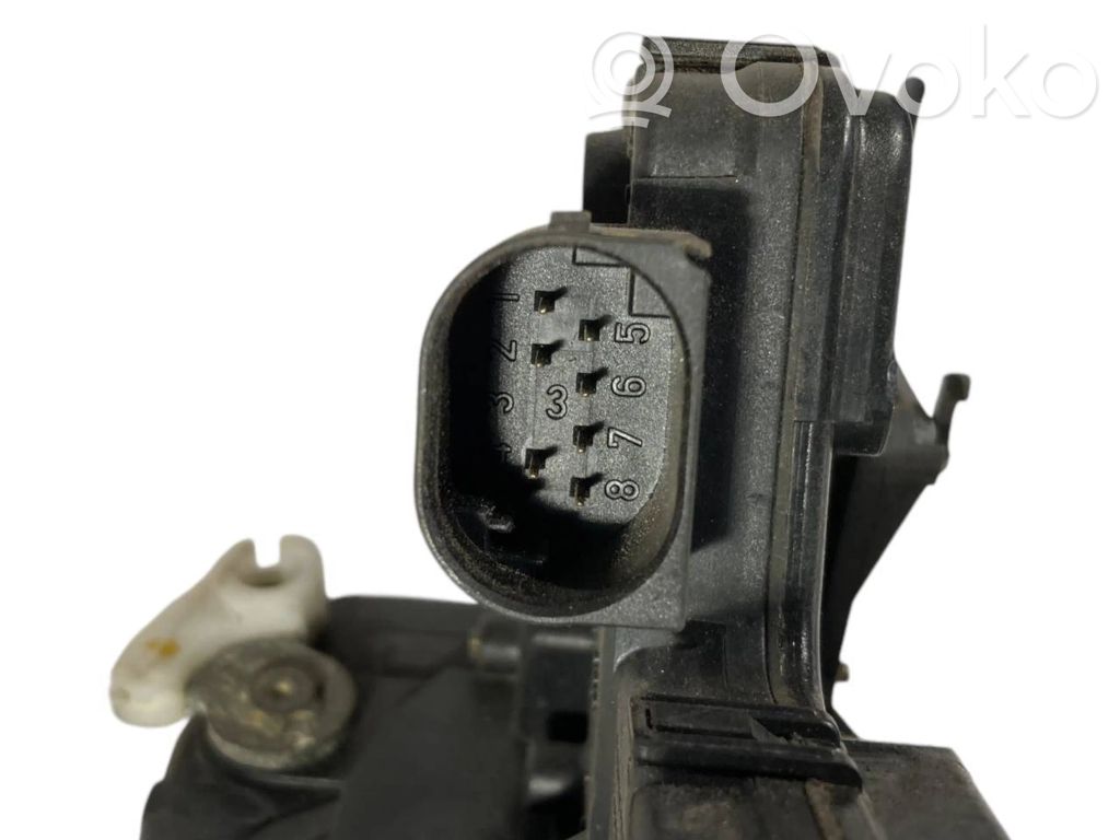 Aizmugurē slēdzene