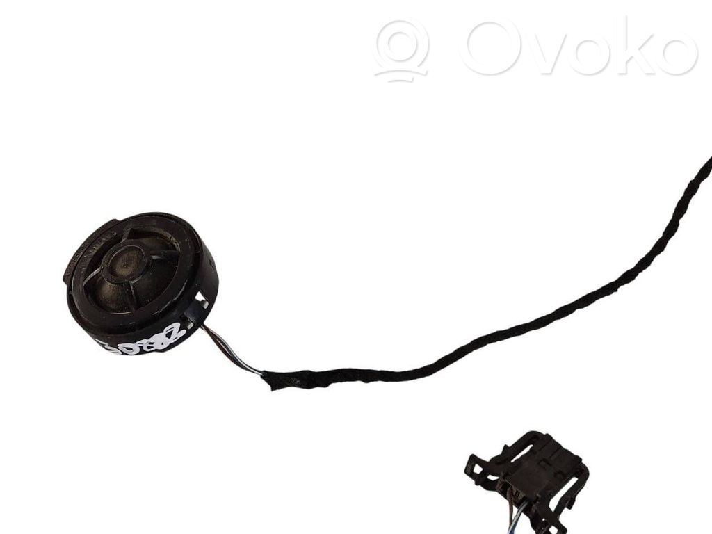 Aizmugurējo durvju vadu instalācija