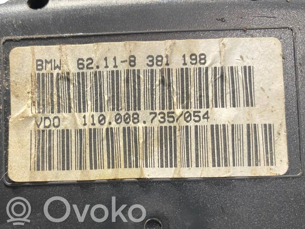 Speedometer (in the instrument panel)