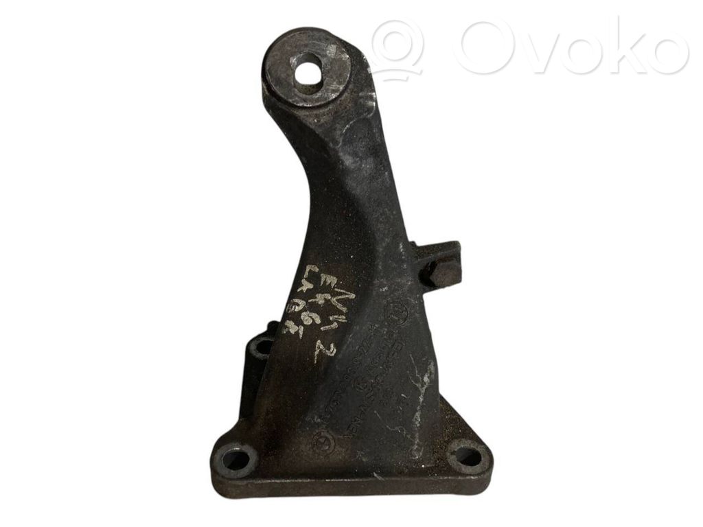 Engine mounting bracket
