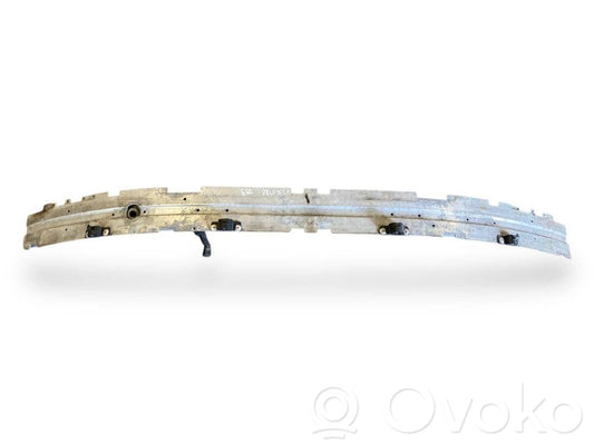 Priekšpusē bampera sija / balka