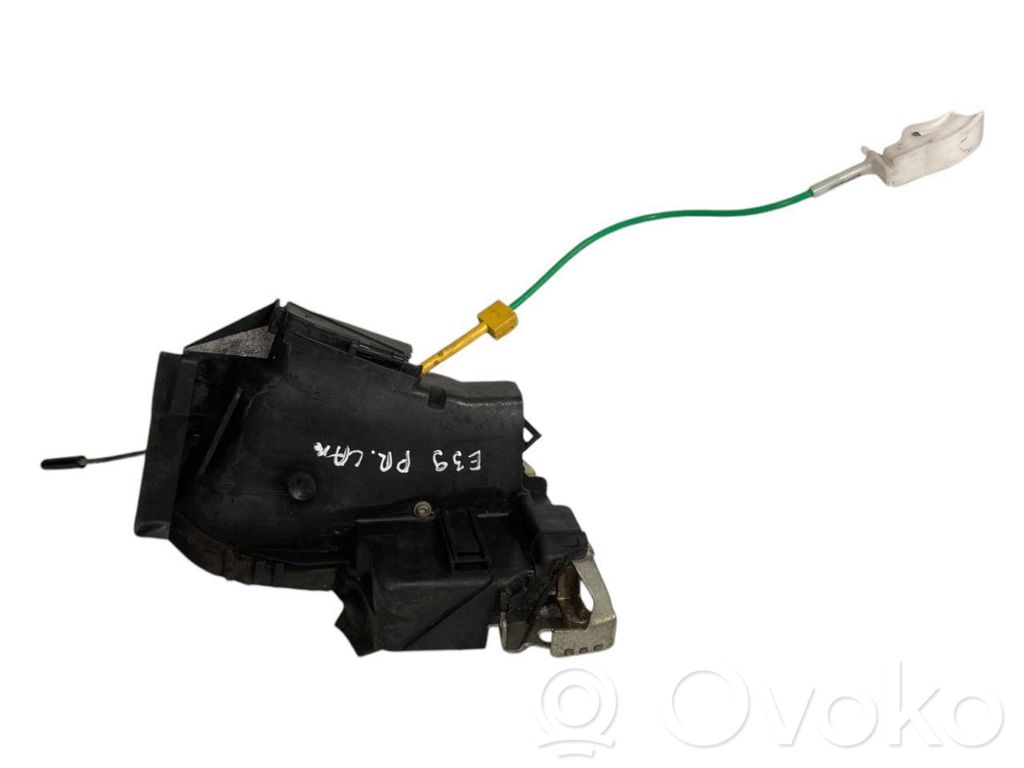 Priekšpusē slēdzene