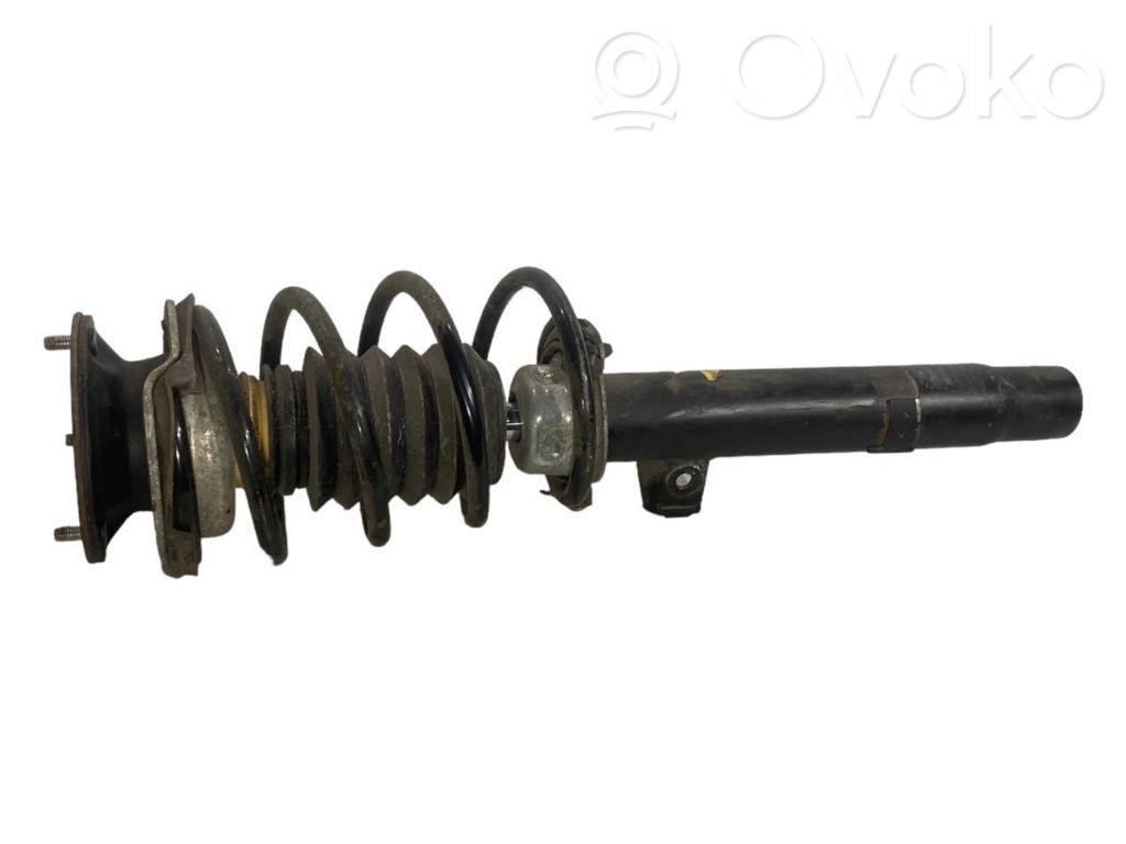 Priekšpusē amortizators ar atsperi